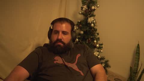 Snapshot of dicristalino chatting on December 7, 12:46 am Cristian Dipolino online show from December 7, 12:46 am