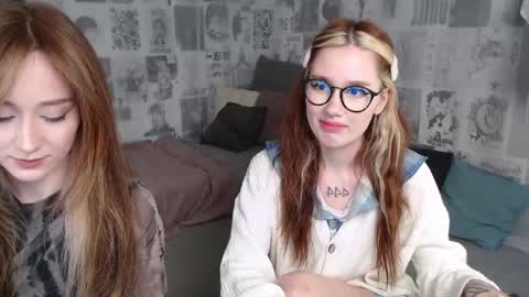 Hi im Alice 3 Im usualy online 03-10 or 17-21 UTC0 online show from May 3, 1:44 am