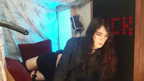 diivampy online show from December 14, 9:43 pm