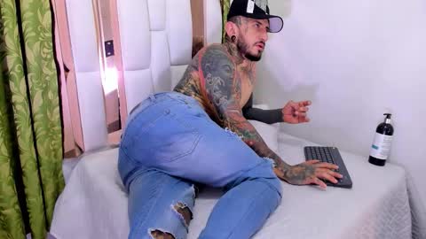 dilan_scootk_ online show from October 30, 6:41 pm