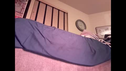 Snapshot of dildosnme22 chatting on January 3, 10:52 am dildosnme22 online show from January 3, 10:52 am