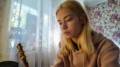 dinorahmroczkowski online show from September 30, 6:57 am