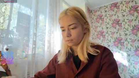 dinorahmroczkowski online show from October 1, 7:07 am
