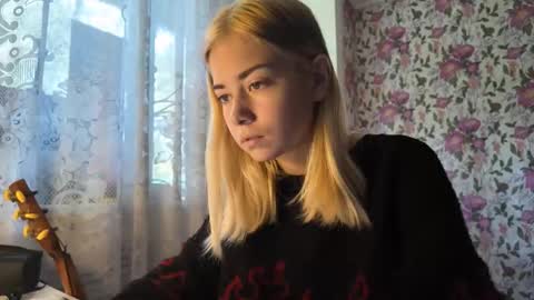 dinorahmroczkowski online show from September 26, 8:33 am