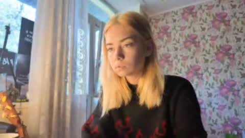 dinorahmroczkowski online show from September 24, 8:21 am