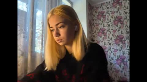 dinorahmroczkowski online show from September 27, 8:34 am