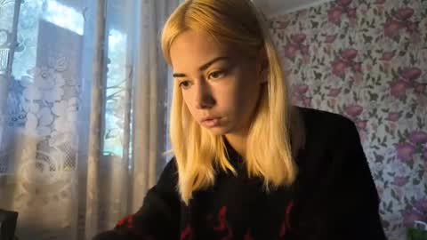 dinorahmroczkowski online show from September 29, 6:23 am