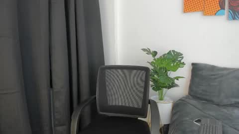 Snapshot of dionyxx chatting on October 9, 10:59 pm dionyxx online show from October 9, 10:59 pm