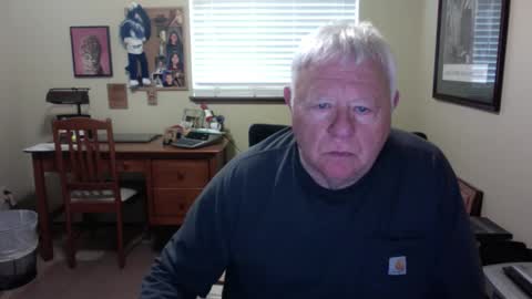 dirtrider195080438 online show from April 21, 6:04 pm