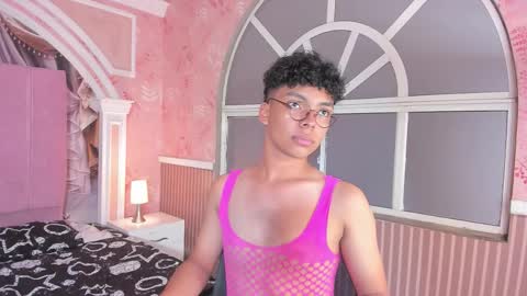 Snapshot of dirtymike69_ chatting on October 18, 5:11 am Mike online show from October 18, 5:11 am