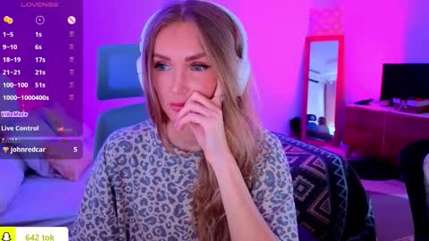 Snapshot of disney__princess chatting on October 23, 3:30 am JASMINE online show from October 23, 3:30 am