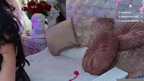 ditta_von_teesee_ online show from January 11, 9:10 pm