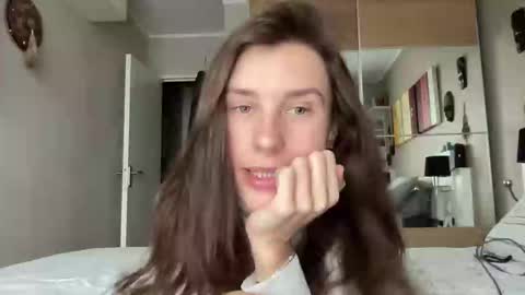 Snapshot of divine_beauty_girl chatting on January 30, 1:20 pm Valerie online show from January 30, 1:20 pm