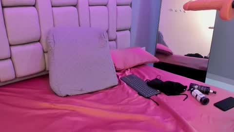 divine_sin online show from November 11, 8:00 pm