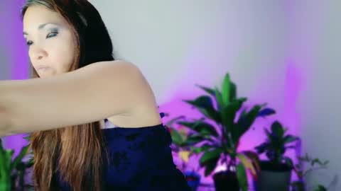 DivineLynn online show from November 23, 2:15 pm