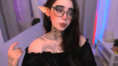 Snapshot of dixipixi_ chatting on September 13, 7:33 am dixipixi_ online show from September 13, 7:33 am