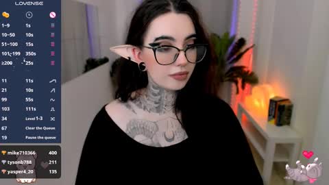 Snapshot of dixipixi_ chatting on March 2, 11:39 am dixipixi_ online show from March 2, 11:39 am