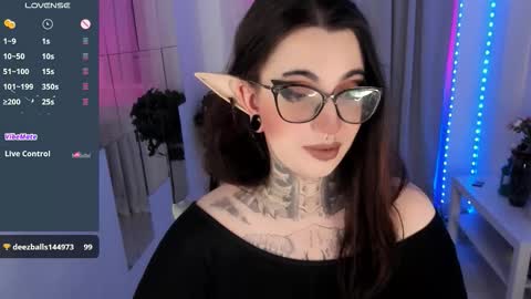 Snapshot of dixipixi_ chatting on October 3, 6:10 am dixipixi_ online show from October 3, 6:10 am