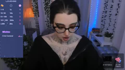 dixipixi_ online show from June 4, 6:19 am