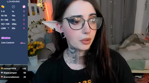 Snapshot of dixipixi_ chatting on September 20, 8:06 am dixipixi_ online show from September 20, 8:06 am