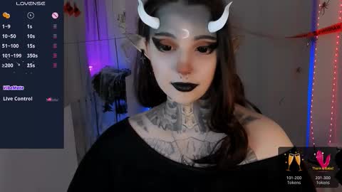 dixipixi_ online show from October 31, 5:52 am