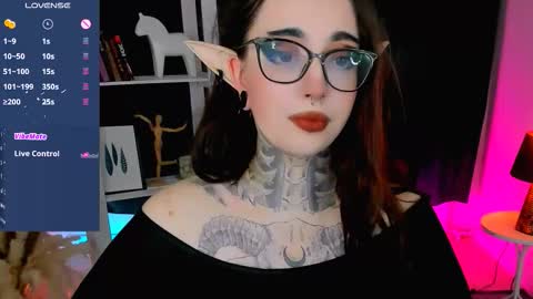 Snapshot of dixipixi_ chatting on September 12, 7:32 am dixipixi_ online show from September 12, 7:32 am