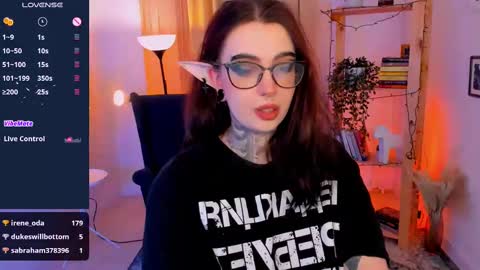 Snapshot of dixipixi_ chatting on February 9, 11:58 am dixipixi_ online show from February 9, 11:58 am