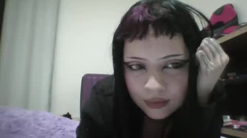 doll_dollys_ online show from April 7, 3:19 am
