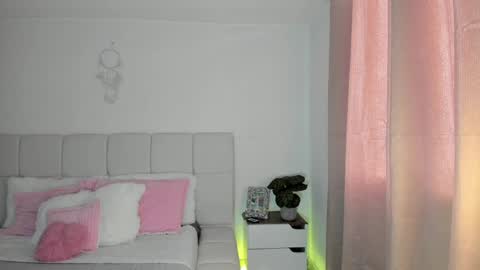 doll_oriana online show from March 31, 8:53 pm