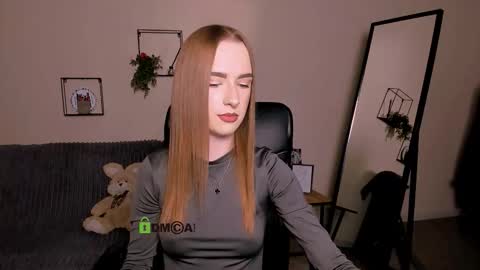 Snapshot of doll_vey chatting on October 2, 1:21 pm doll_vey online show from October 2, 1:21 pm
