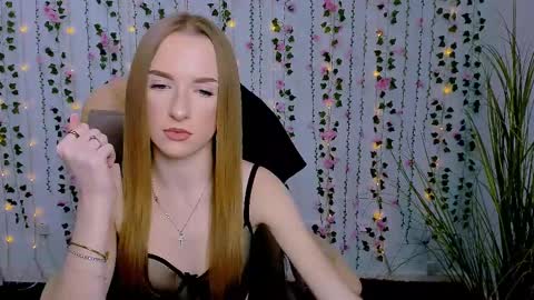 Snapshot of doll_vey chatting on March 10, 3:52 pm doll_vey online show from March 10, 3:52 pm