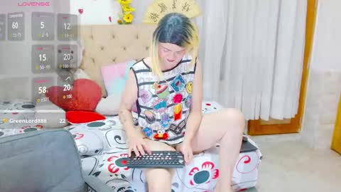 Snapshot of dolldirtyxxx1 chatting on October 13, 11:07 pm ilona online show from October 13, 11:07 pm