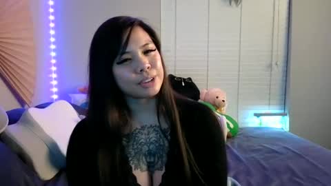 Snapshot of dolllface chatting on February 1, 10:15 am DOLLLFACE online show from February 1, 10:15 am