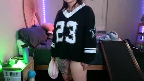 Snapshot of dolllface chatting on January 18, 9:34 am DOLLLFACE online show from January 18, 9:34 am