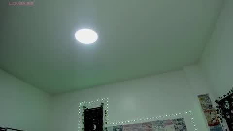 Snapshot of dolly_bones chatting on September 13, 7:00 am dolly_bones online show from September 13, 7:00 am