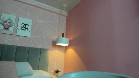 Call me Zoe  online show from November 5, 10:45 pm