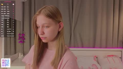 Emilia online show from October 18, 6:12 pm