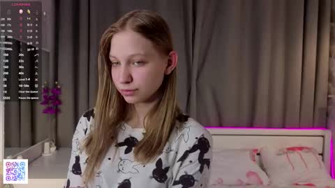 Emilia online show from October 16, 7:13 pm