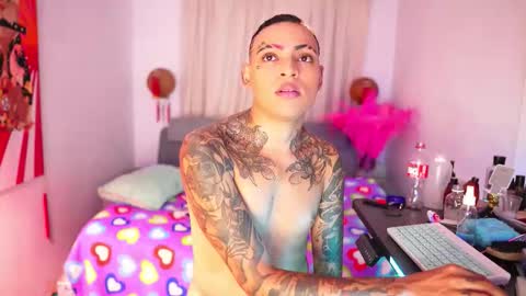 Snapshot of dominant_gay_xxx chatting on October 22, 6:49 am jjhoy online show from October 22, 6:49 am