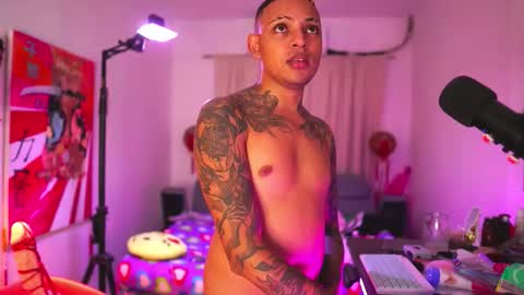 Snapshot of dominant_gay_xxx chatting on October 14, 8:39 am jjhoy online show from October 14, 8:39 am
