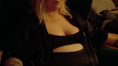 Snapshot of dominasadique chatting on October 7, 9:00 pm SADE online show from October 7, 9:00 pm