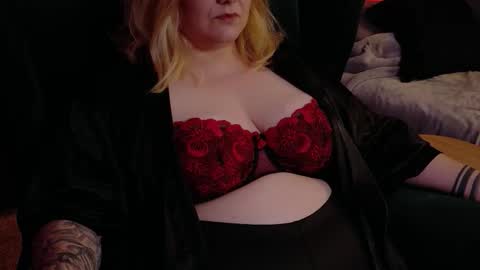 Snapshot of dominasadique chatting on October 20, 8:36 pm SADE online show from October 20, 8:36 pm