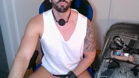 Snapshot of dominatedtitan chatting on October 14, 10:35 pm DominatedTitan online show from October 14, 10:35 pm