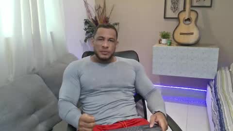 Snapshot of dominic_hulk1 chatting on October 23, 5:03 pm dominic_hulk1 online show from October 23, 5:03 pm