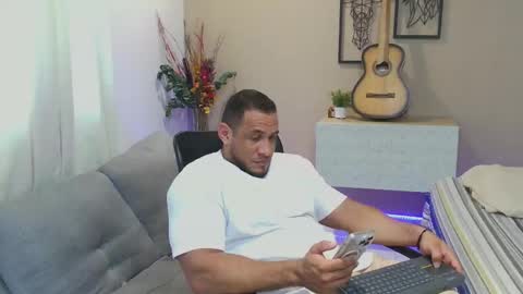 Snapshot of dominic_hulk1 chatting on October 12, 6:10 pm dominic_hulk1 online show from October 12, 6:10 pm
