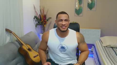Snapshot of dominic_hulk1 chatting on October 4, 3:59 am dominic_hulk1 online show from October 4, 3:59 am