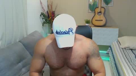 Snapshot of dominic_hulk1 chatting on October 1, 4:11 am dominic_hulk1 online show from October 1, 4:11 am