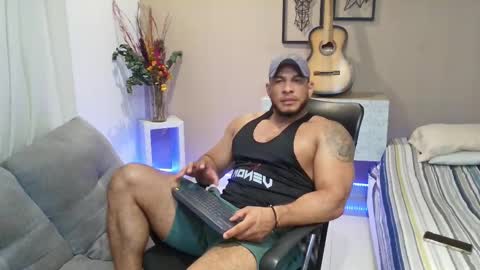 Snapshot of dominic_hulk1 chatting on October 15, 4:27 am dominic_hulk1 online show from October 15, 4:27 am