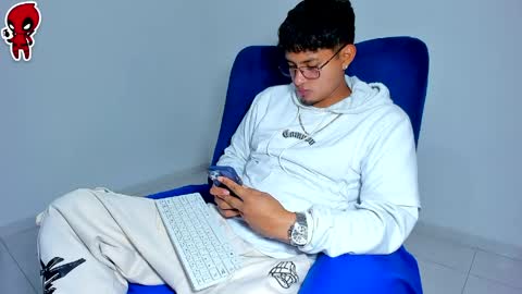  Dominic  online show from May 5, 2:51 am