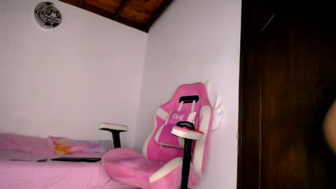   online show from April 4, 11:34 pm